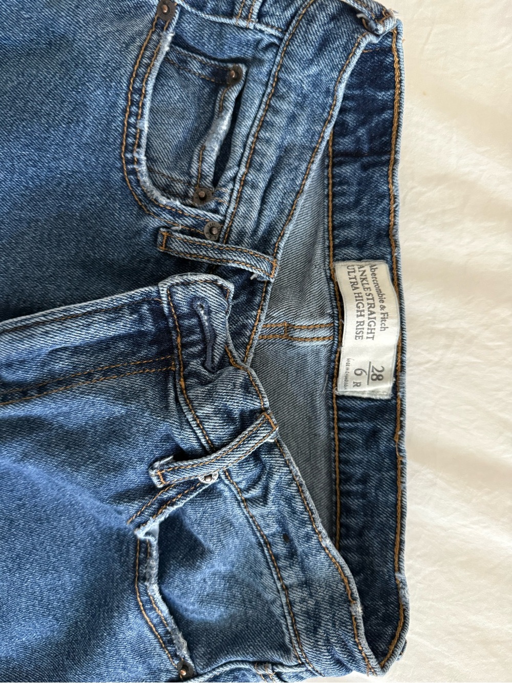 Abercrombie & Fitch Ultra High-Rise ankle straight Denim Jeans
